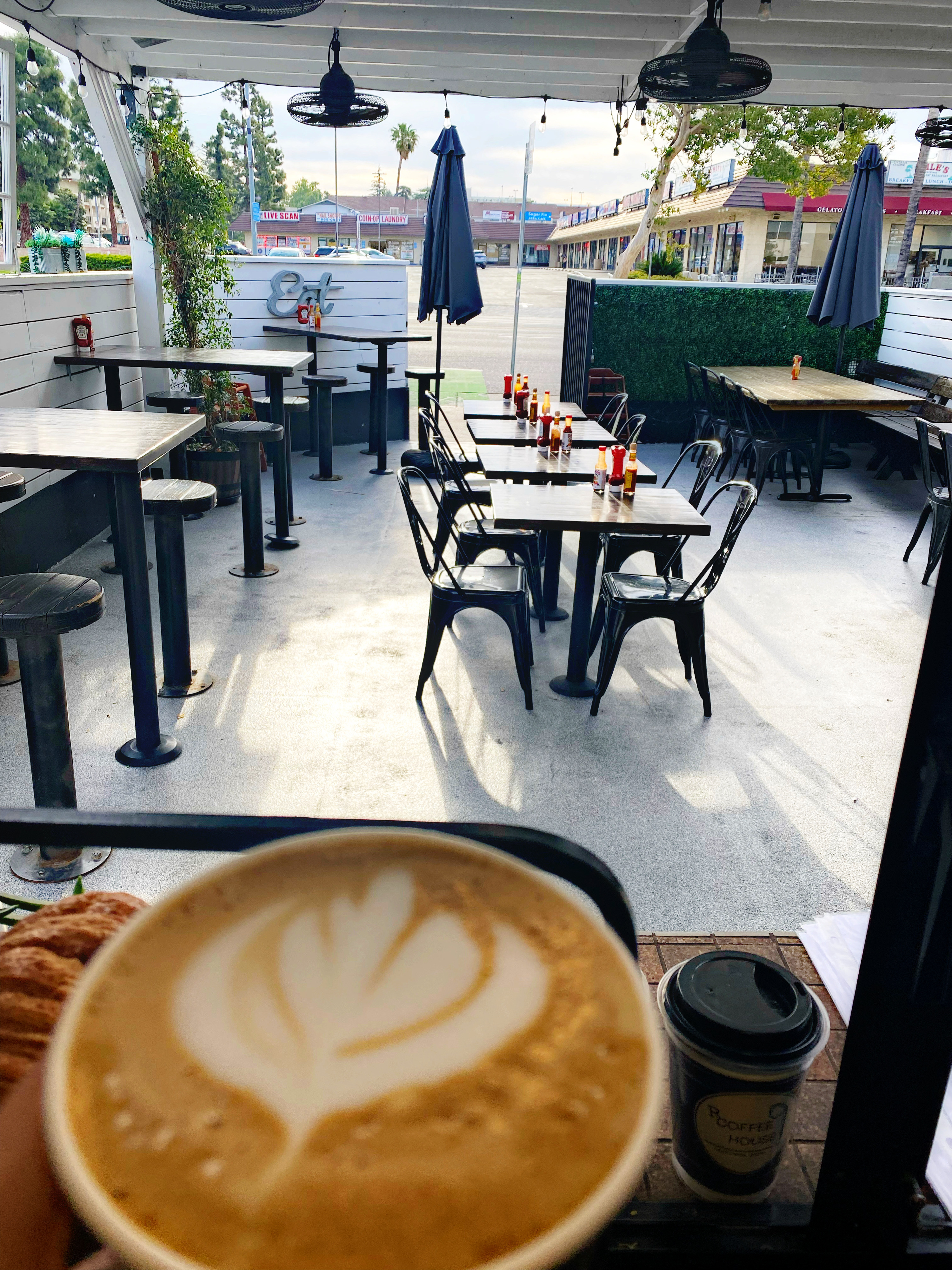 R Cafe Image