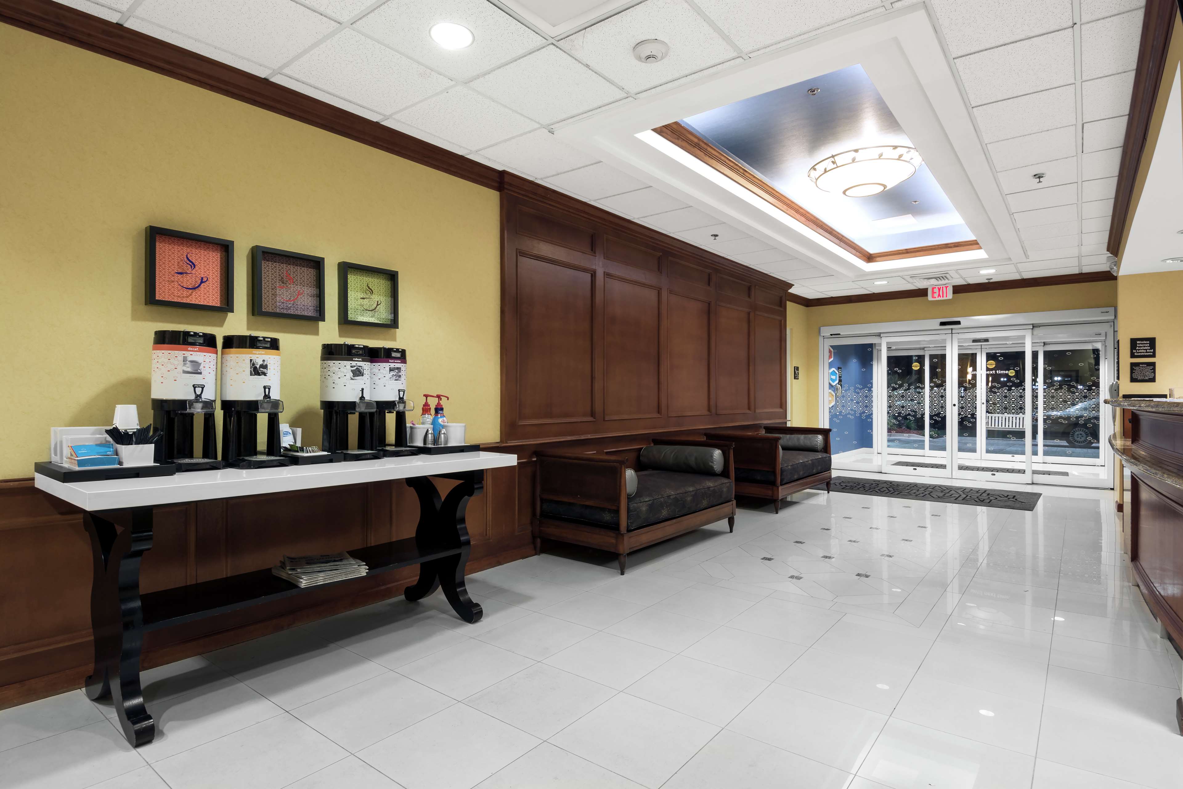 Hampton Inn & Suites Jacksonville Deerwood Park Photo