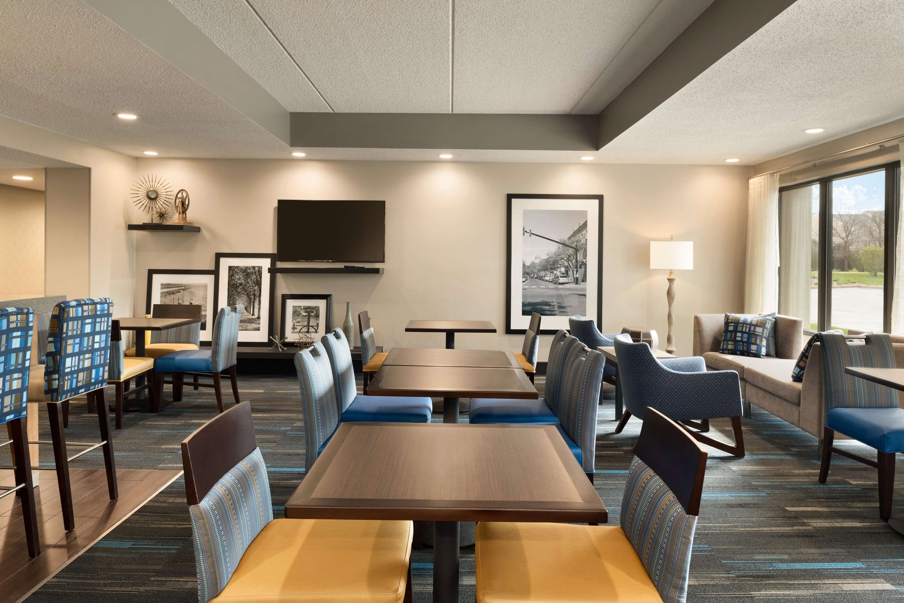 Hampton Inn Appleton-Fox River Mall Area Photo