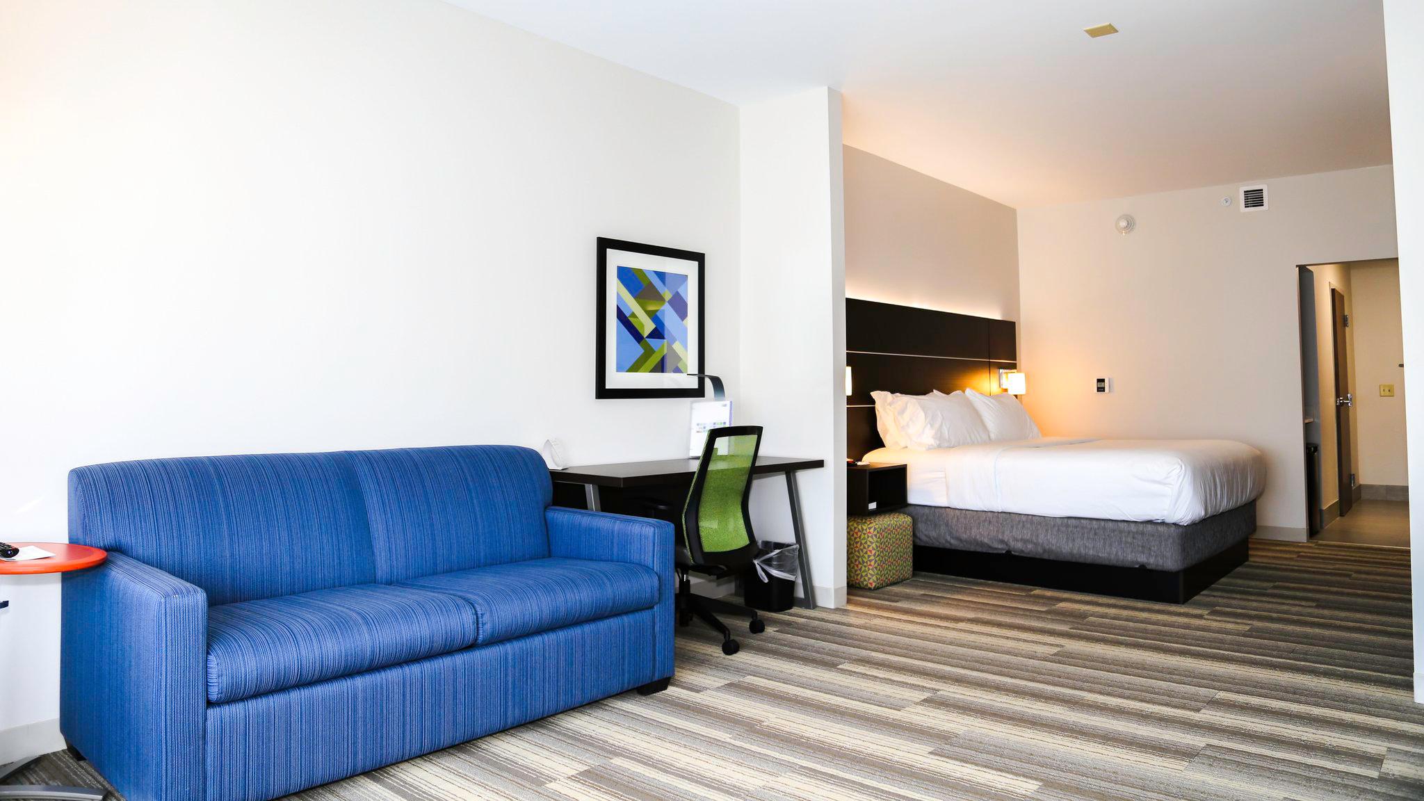 Holiday Inn Express & Suites Kingston-Ulster Photo