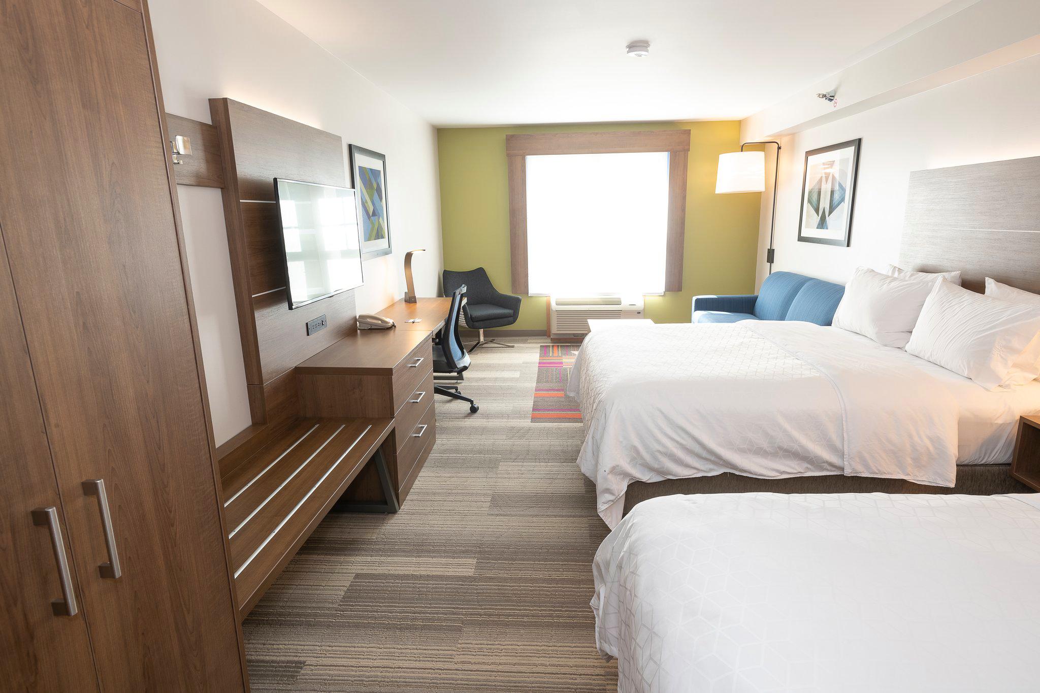 Holiday Inn Express & Suites Iron Mountain Photo