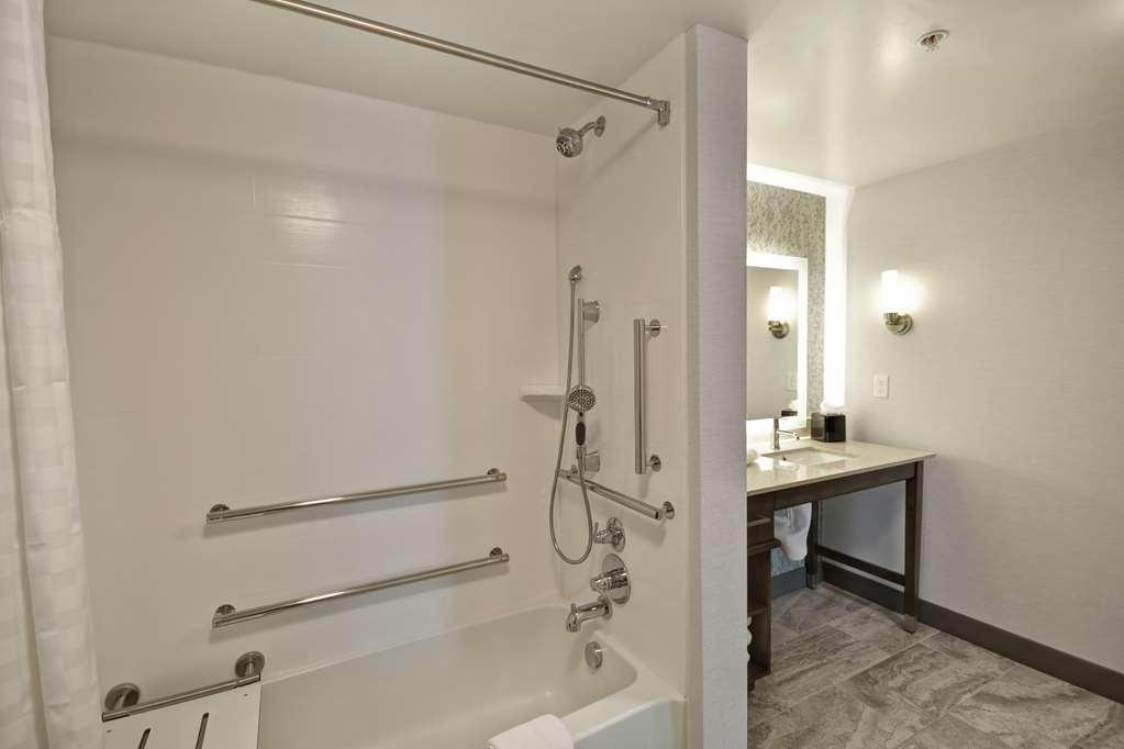 Homewood Suites by Hilton Warren Detroit Image