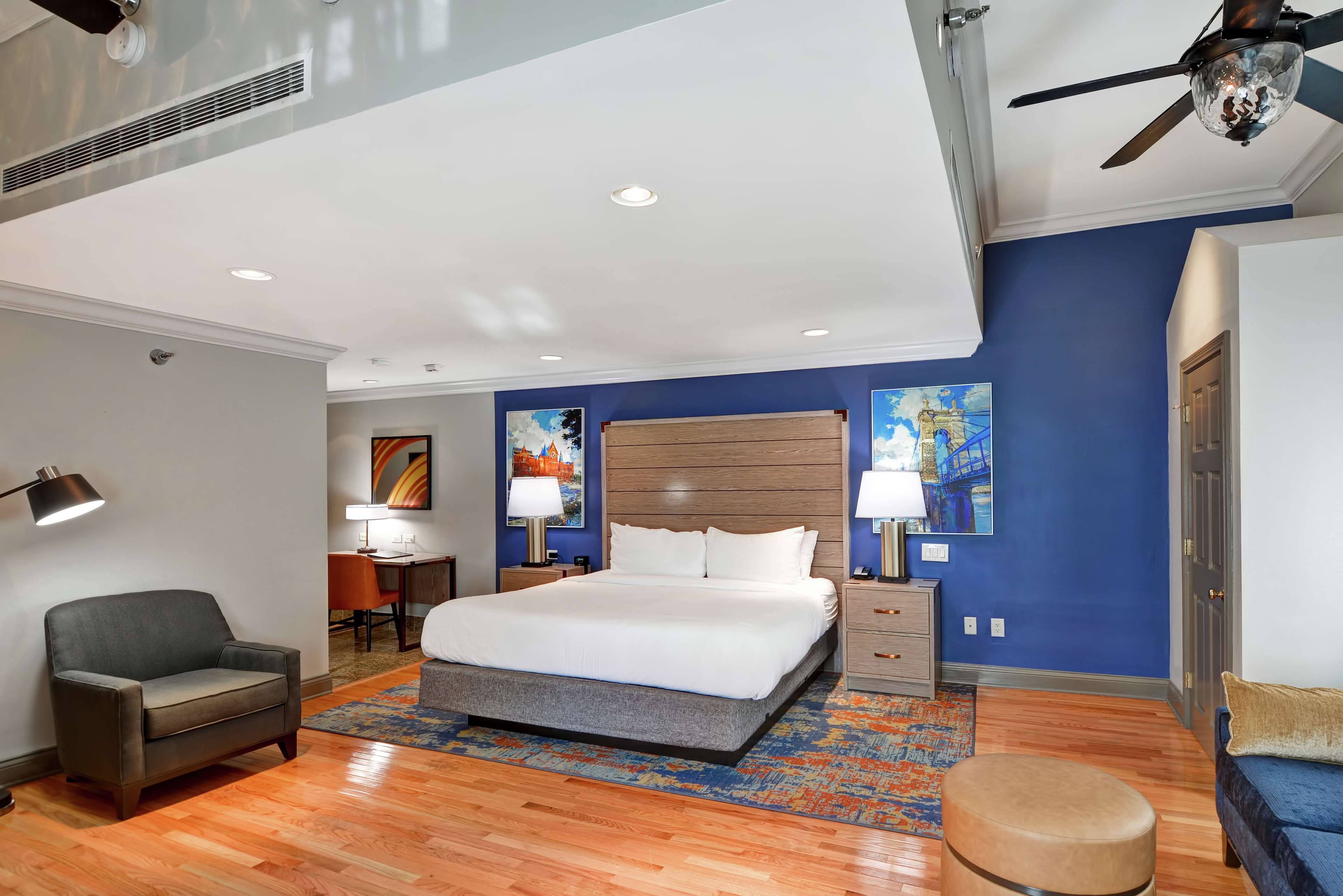 The Cincinnatian Hotel, Curio Collection by Hilton Photo