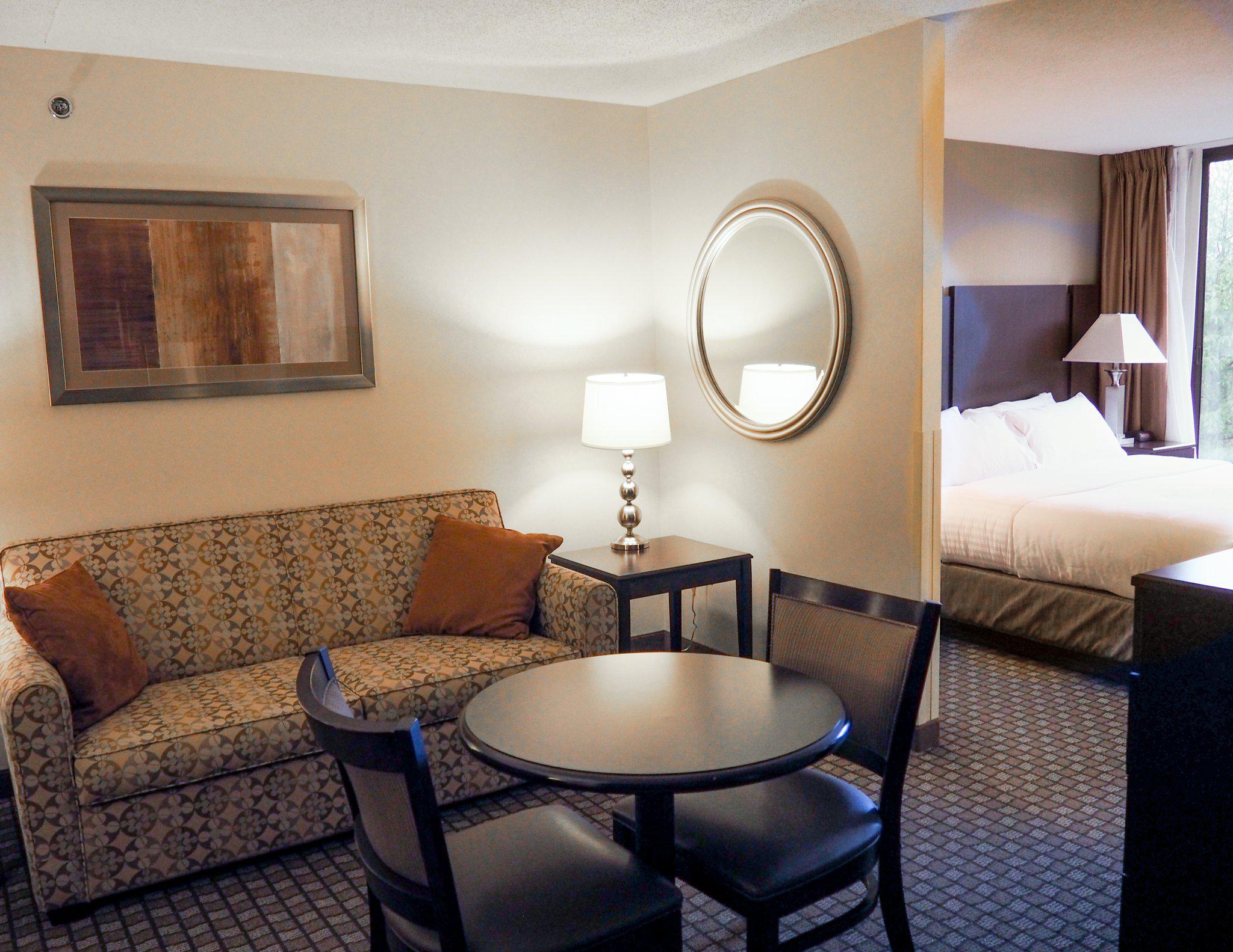 Holiday Inn Express & Suites Blacksburg - University Area Photo