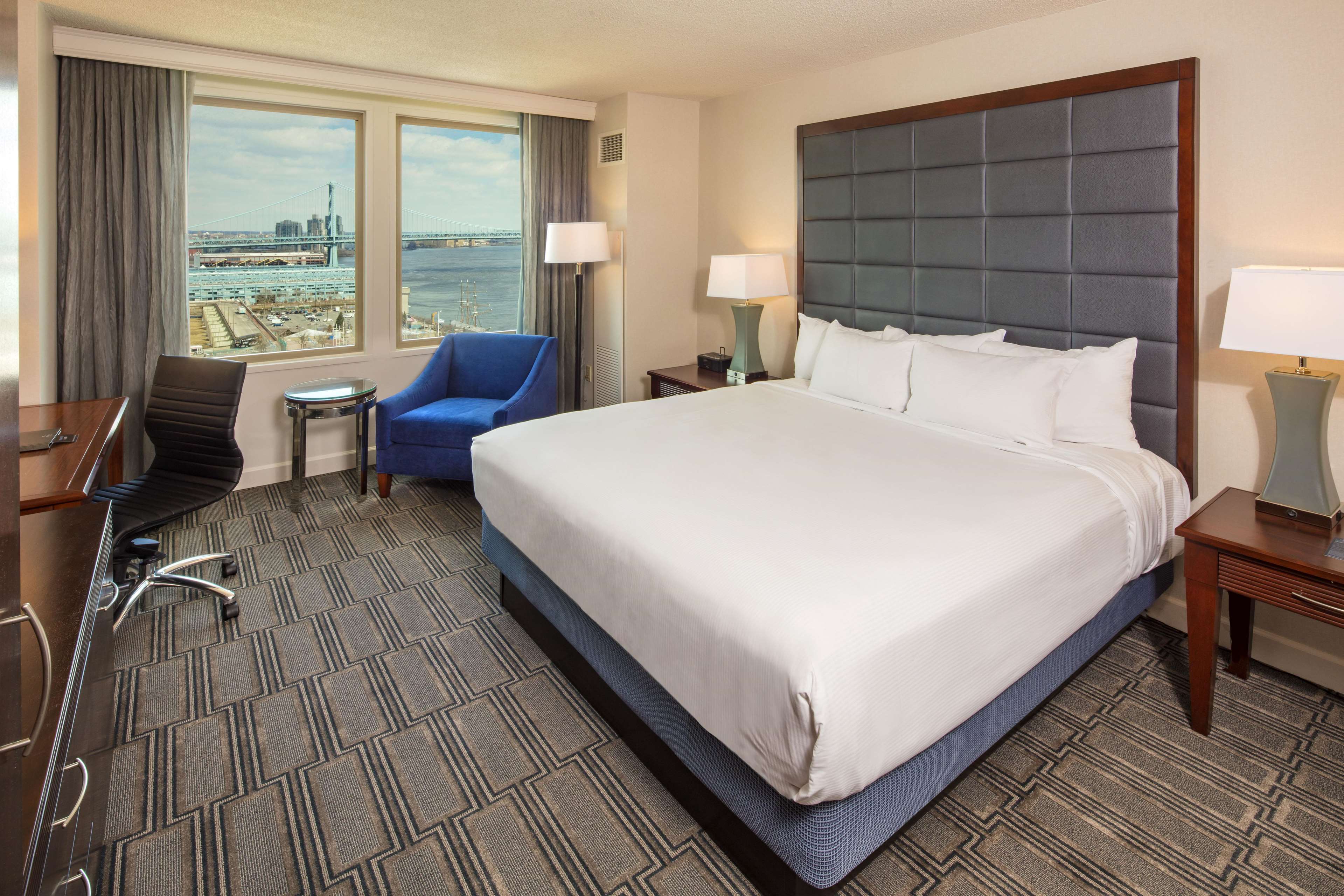 Hilton Philadelphia at Penn's Landing Photo