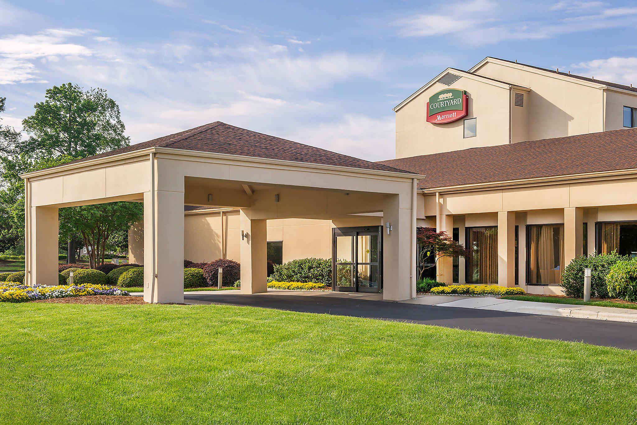 Courtyard by Marriott Charlotte University Research Park Photo