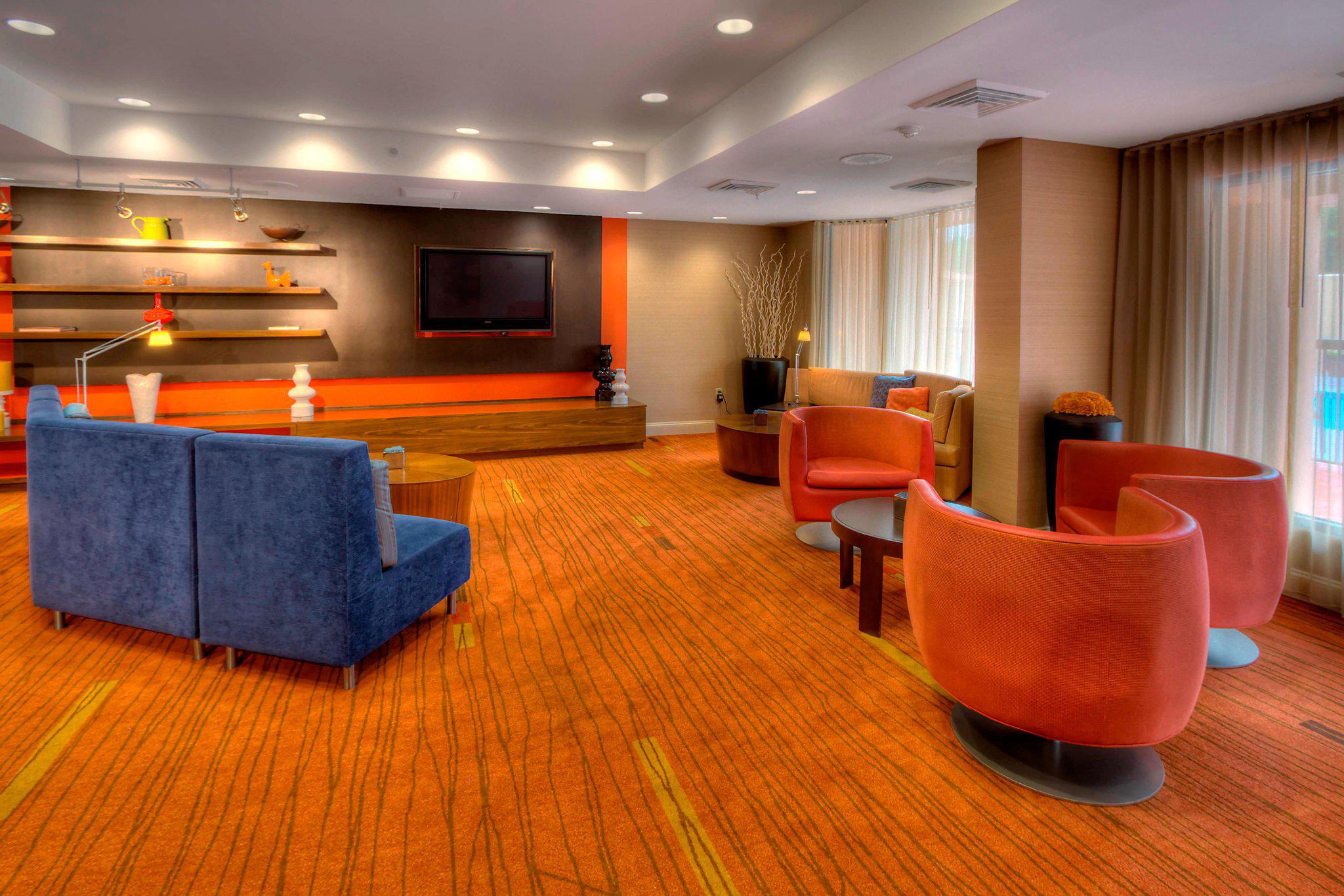 Courtyard by Marriott Burlington Photo