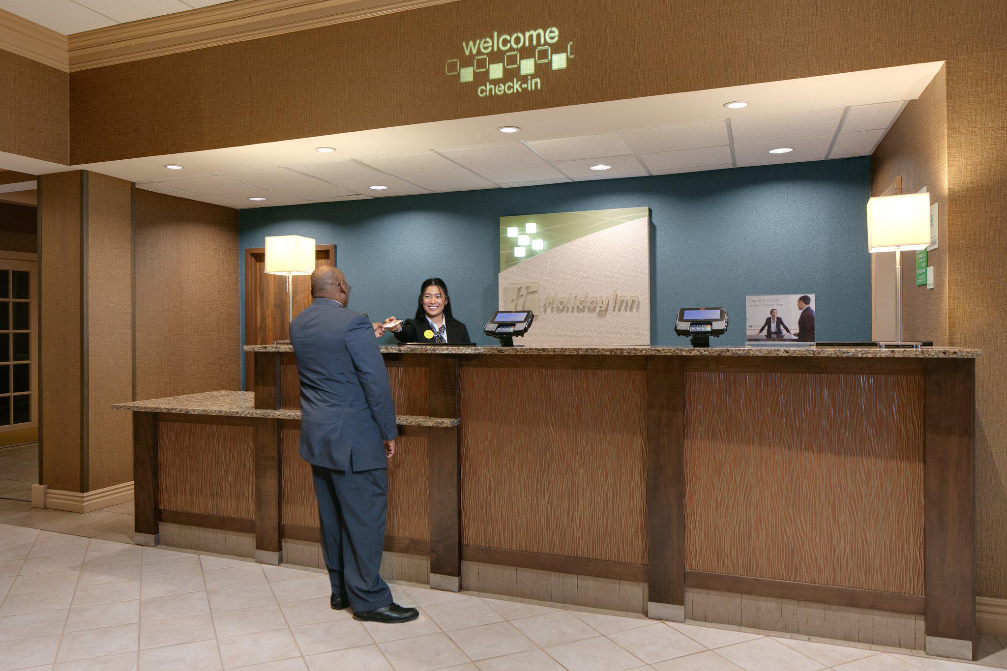 Holiday Inn & Suites Overland Park-West Photo