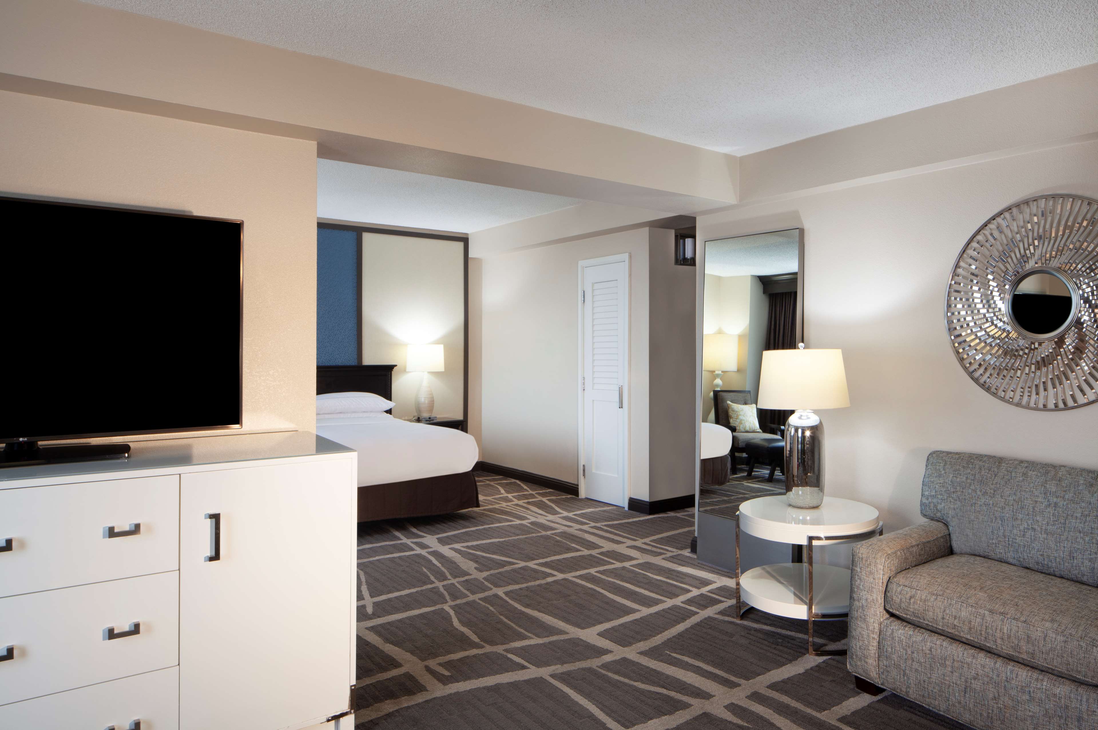 Hilton St. Petersburg Bayfront, 333 1st St SE, Saint Petersburg, FL