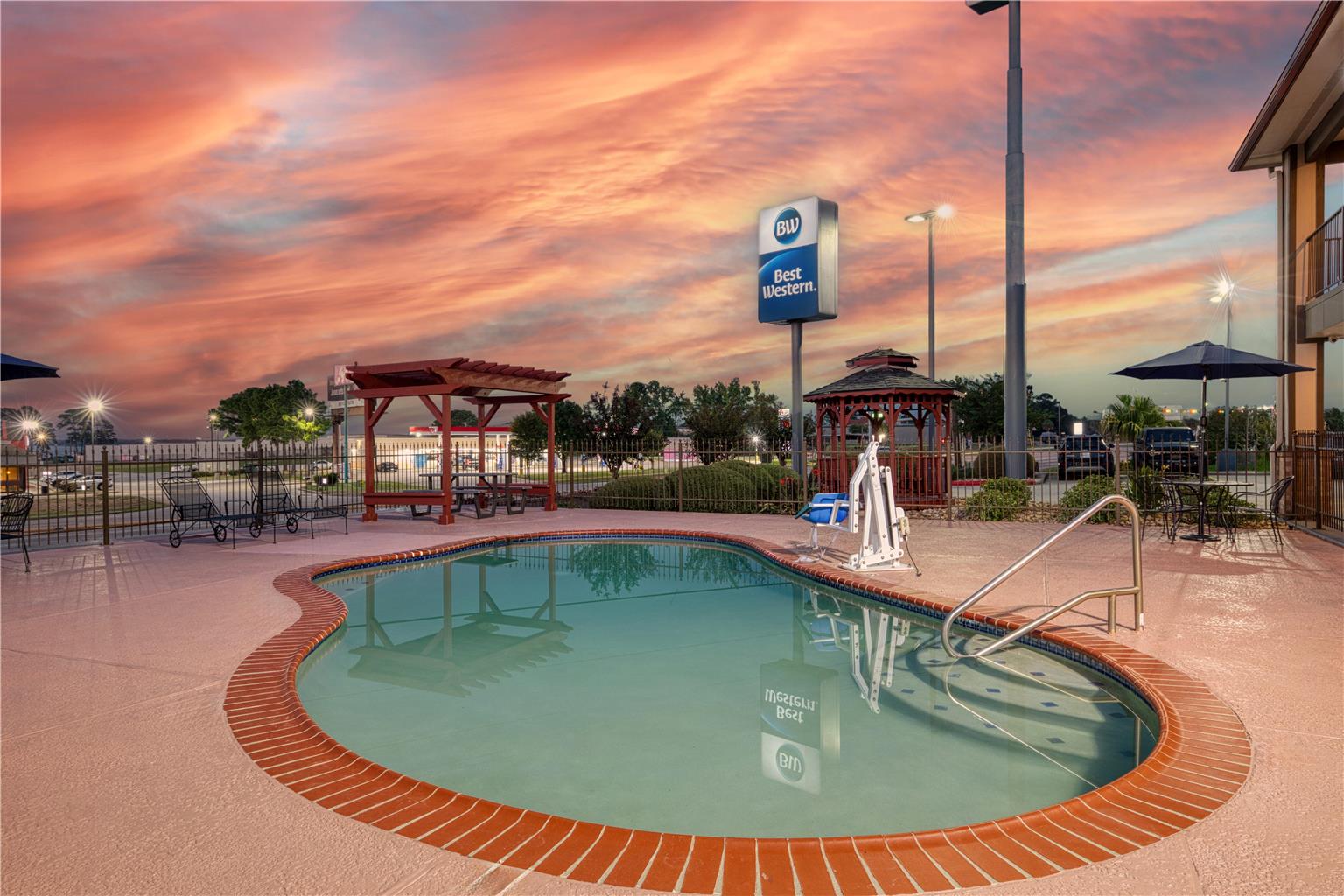 Best Western Lake Conroe Inn Image