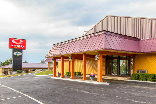 Images Econo Lodge Inn & Suites
