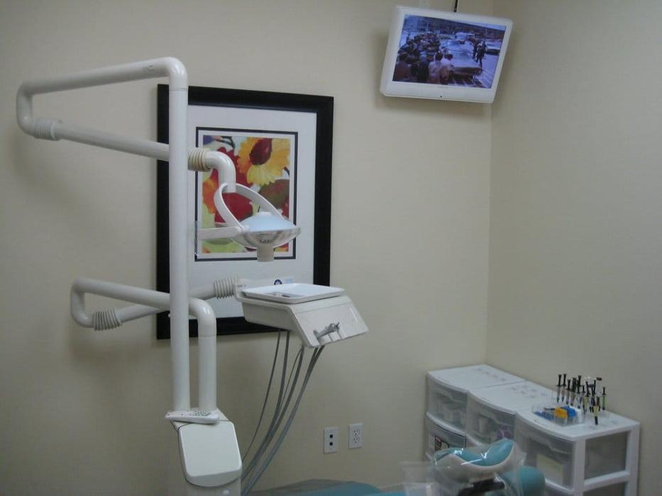 Lake Forest Dental Health Care Image