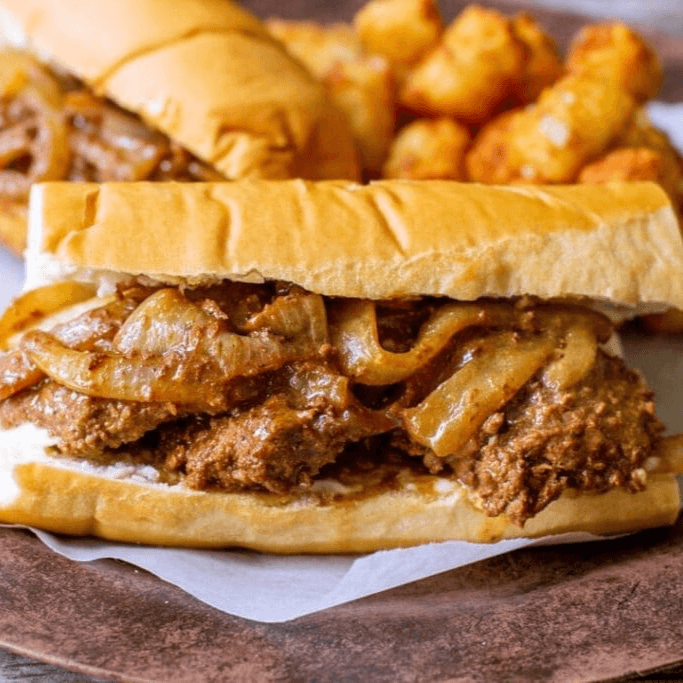 Steak and Onions Sandwich / Bistec Encebollado