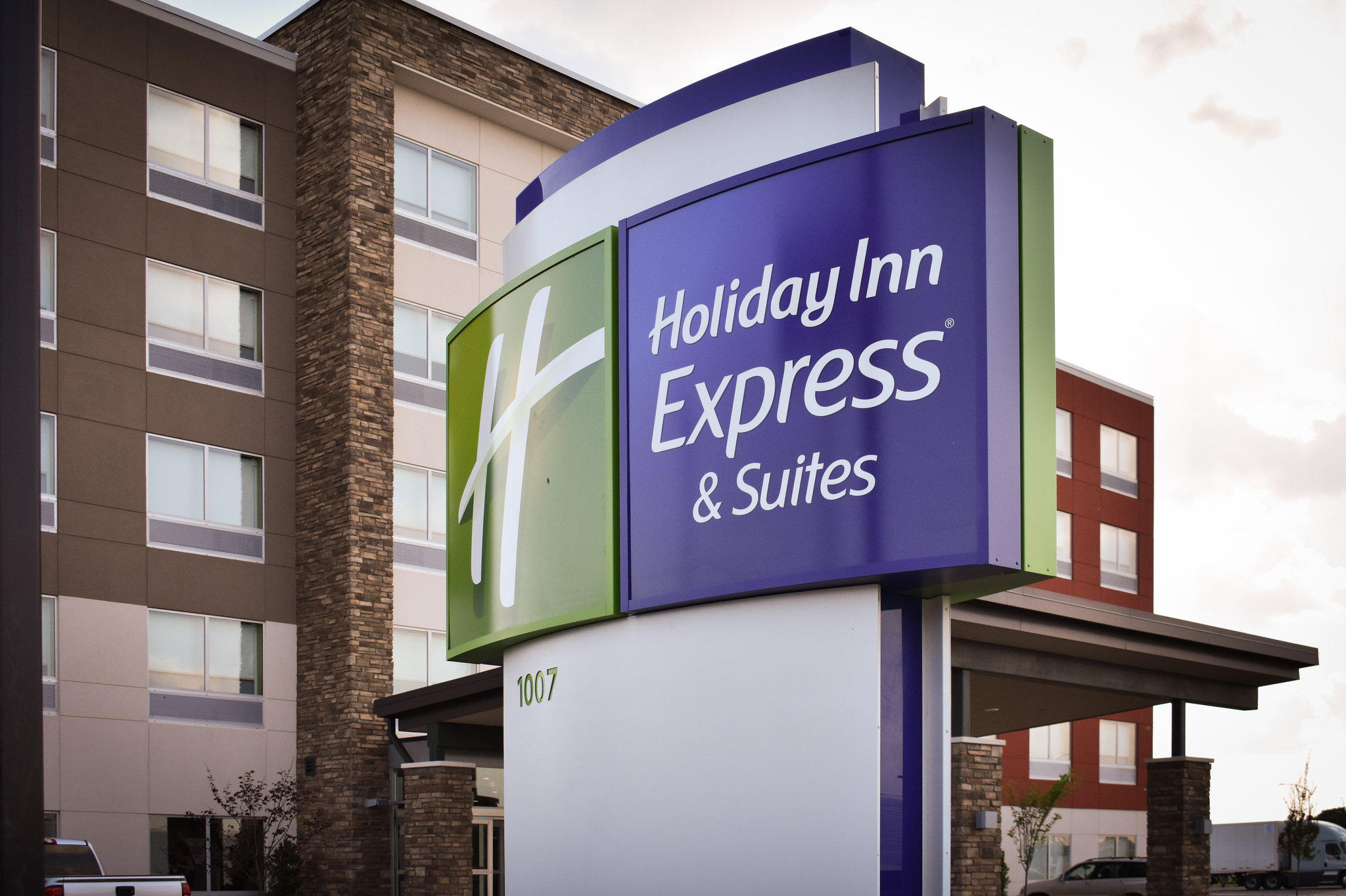 Holiday Inn Express & Suites West Memphis Photo