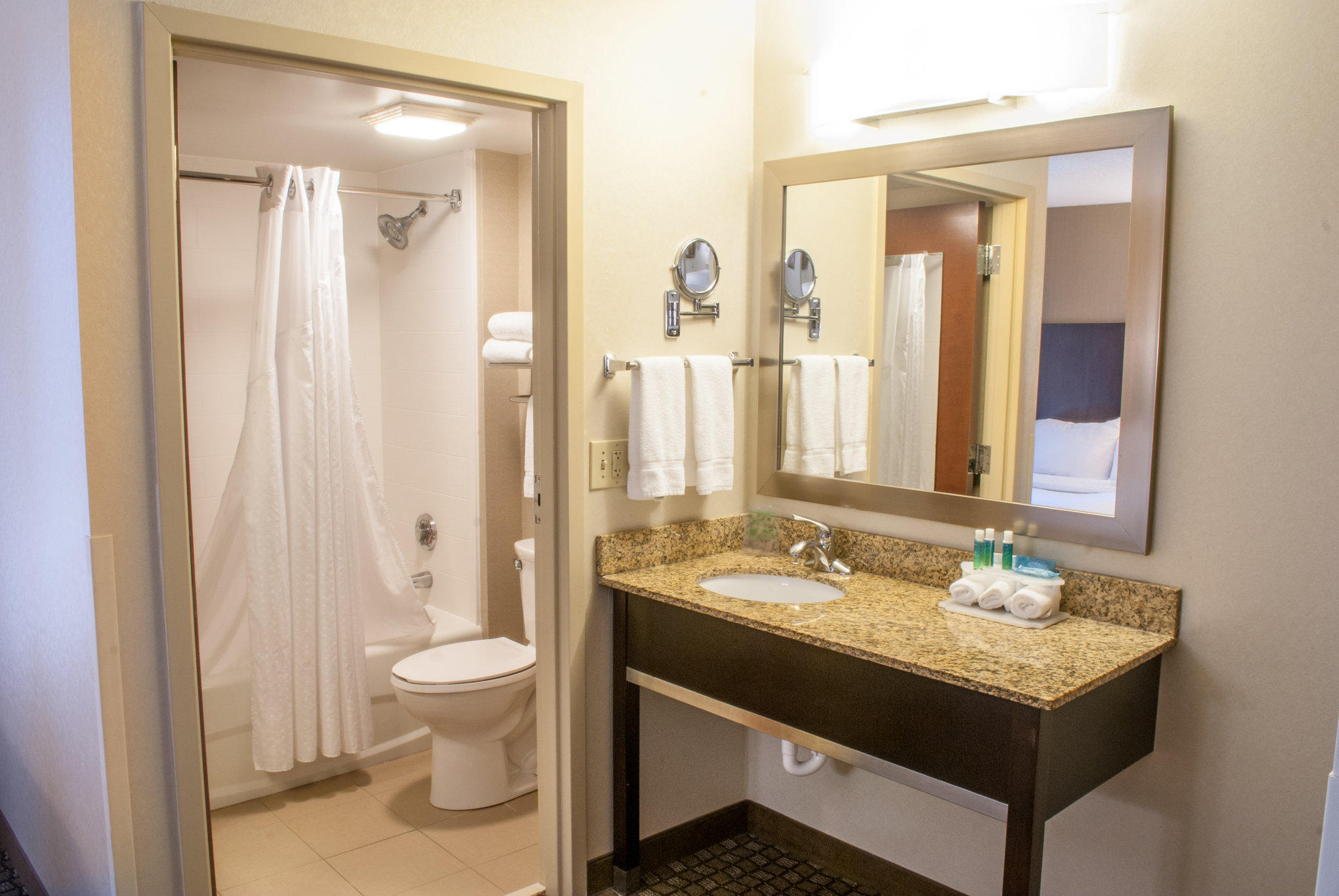 Holiday Inn Express & Suites Blacksburg - University Area Photo