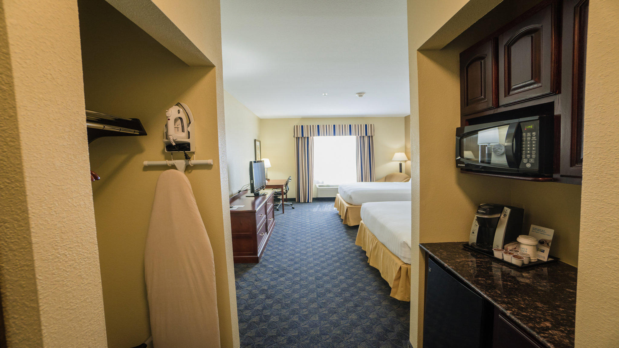 Holiday Inn Express & Suites Pampa Photo