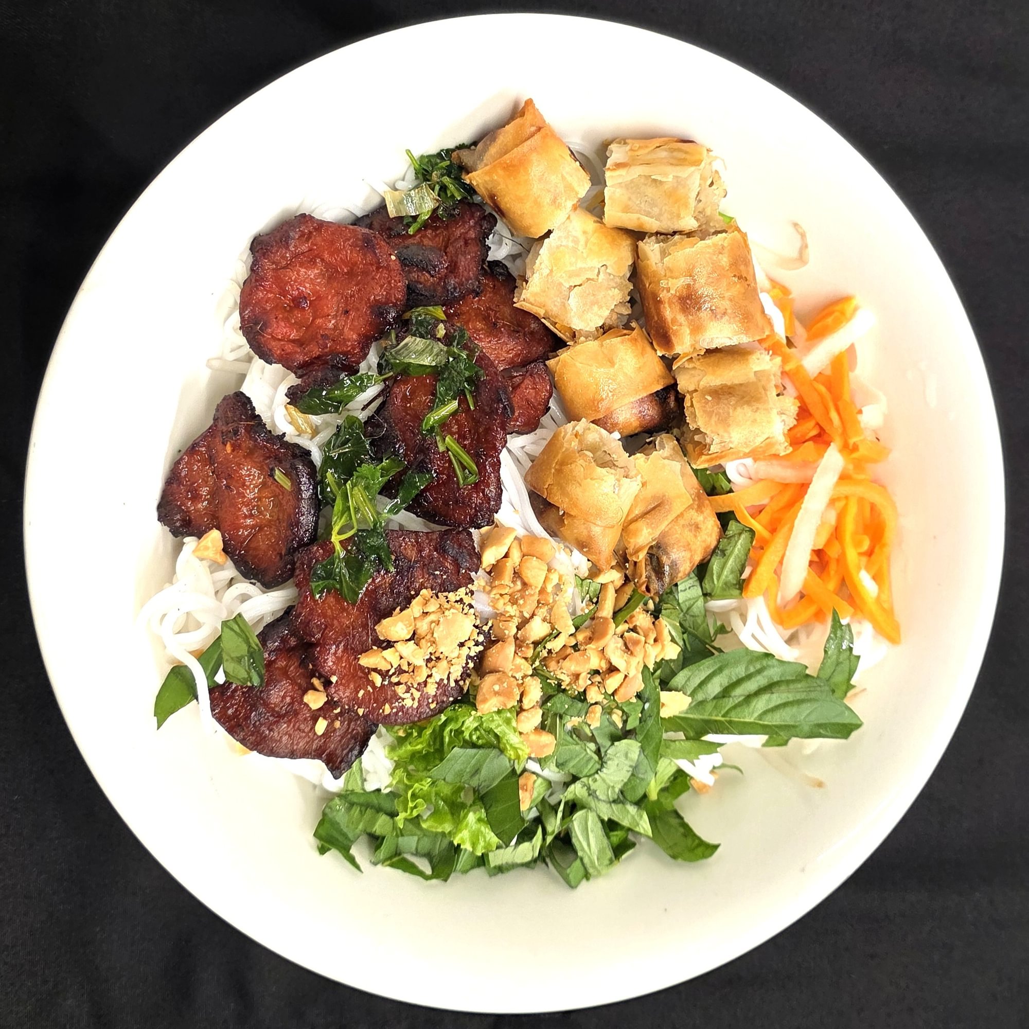 Charcoal Meat, Egg Roll with Vermicelli