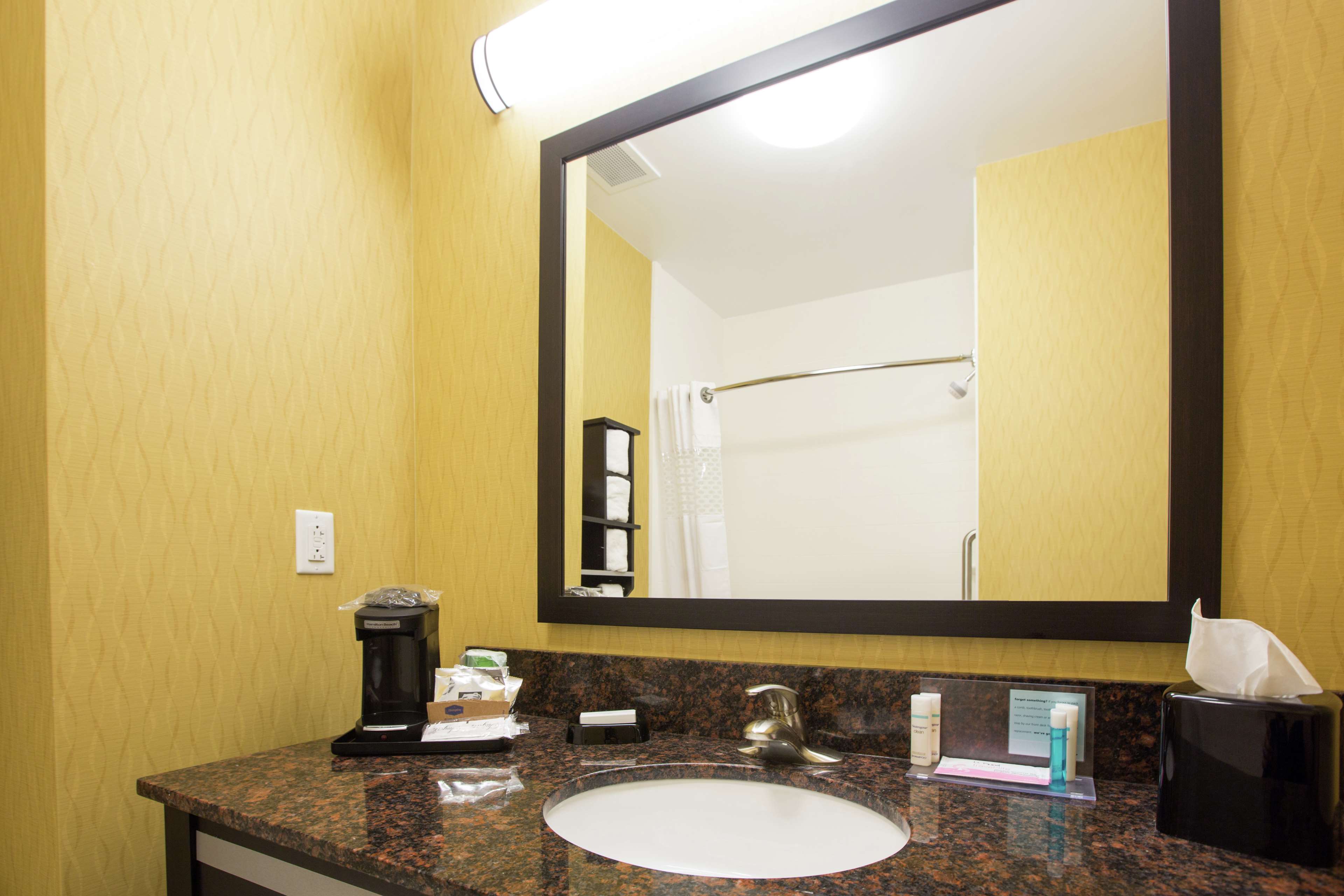 Guest room bath