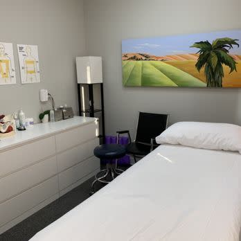 FYZICAL Therapy & Balance Centers - Lake Forest Photo