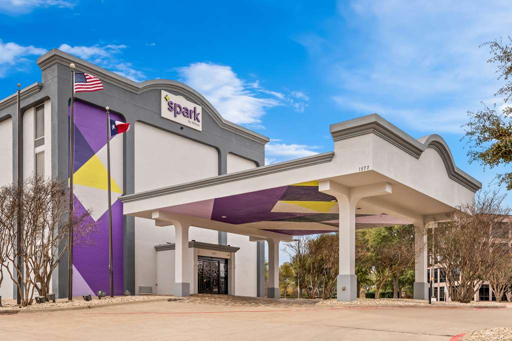 Spark by Hilton Richardson Dallas Logo