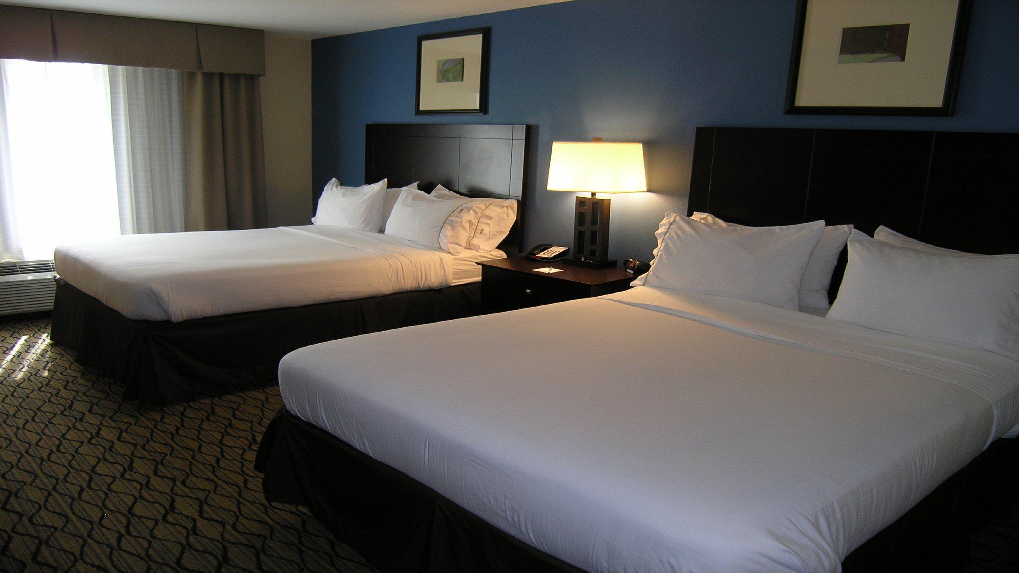 Holiday Inn Express & Suites Belle Vernon Photo