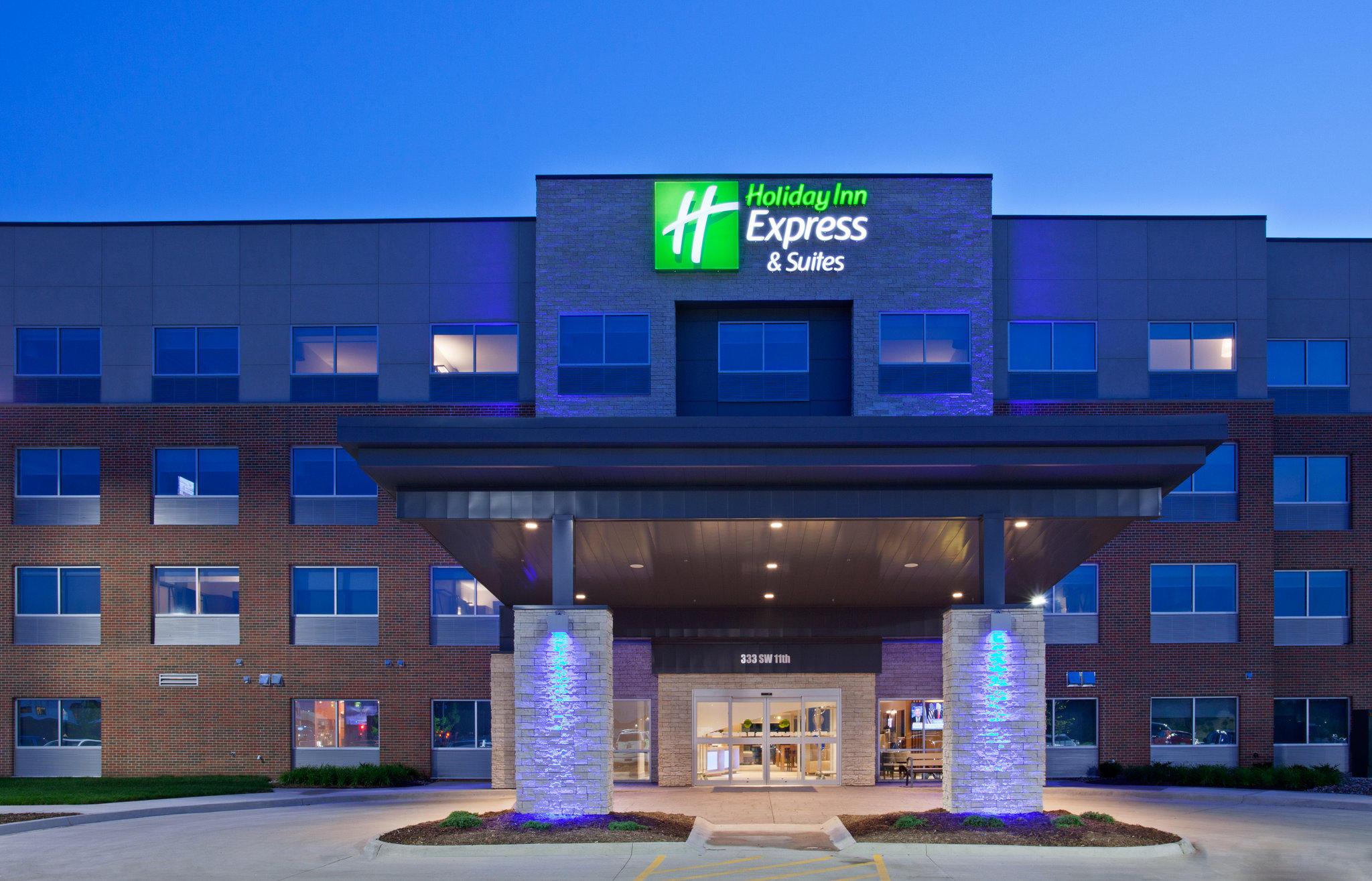 Holiday Inn Express & Suites Des Moines Downtown Photo