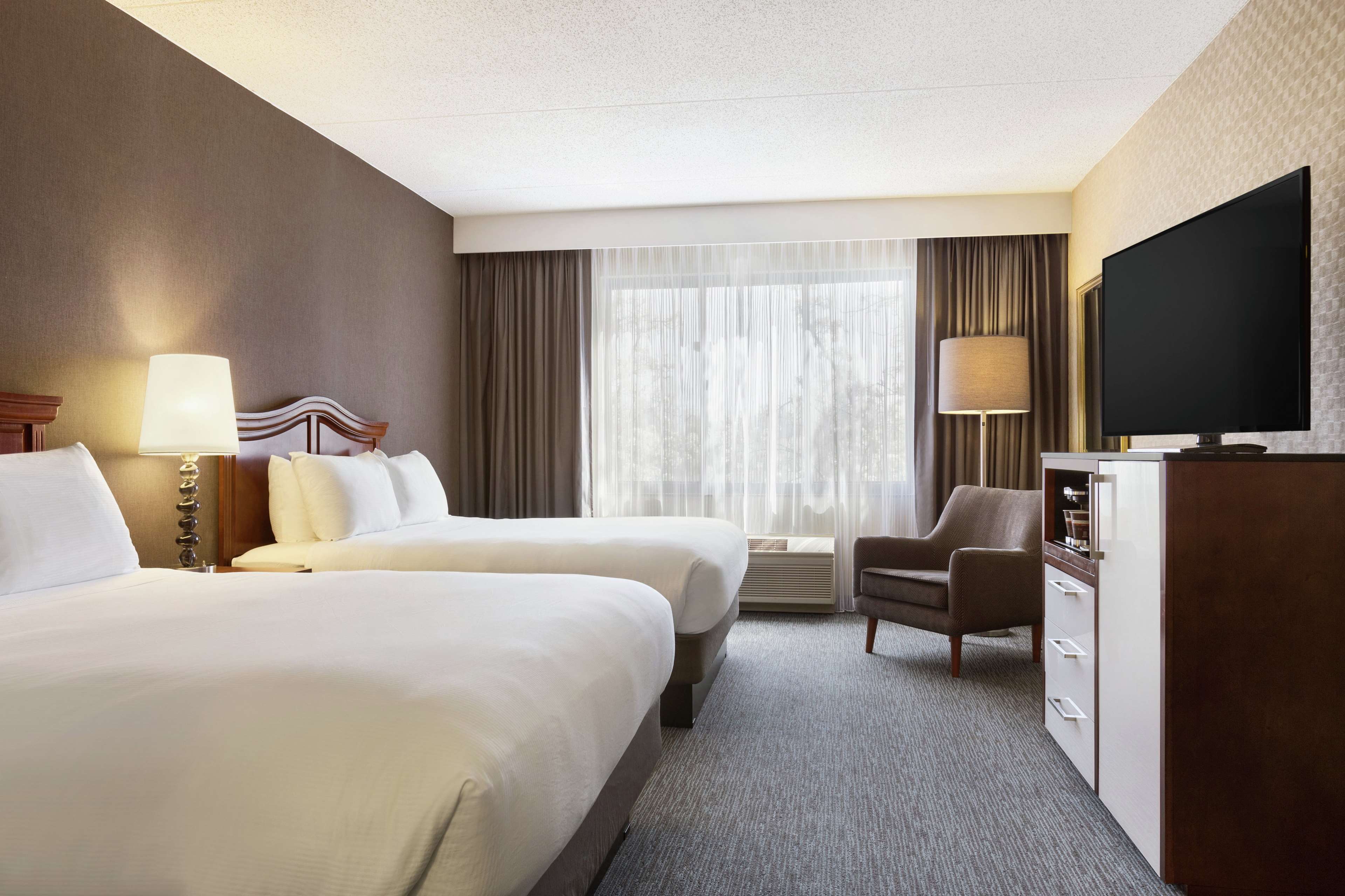 DoubleTree by Hilton Hotel Detroit - Novi Photo