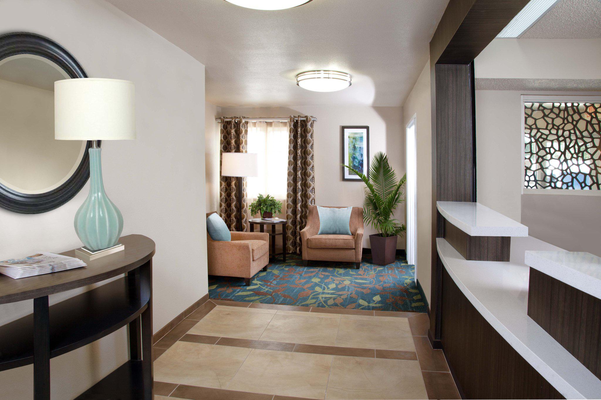 Candlewood Suites Lenexa - Overland Park Area Photo