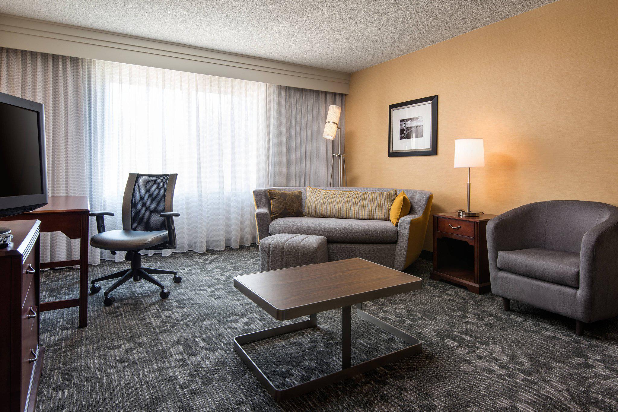 Courtyard by Marriott San Francisco Airport/Oyster Point Waterfront Photo