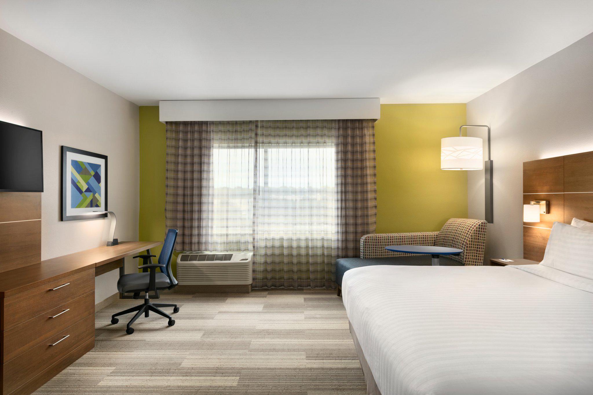 Holiday Inn Express & Suites Salisbury Photo