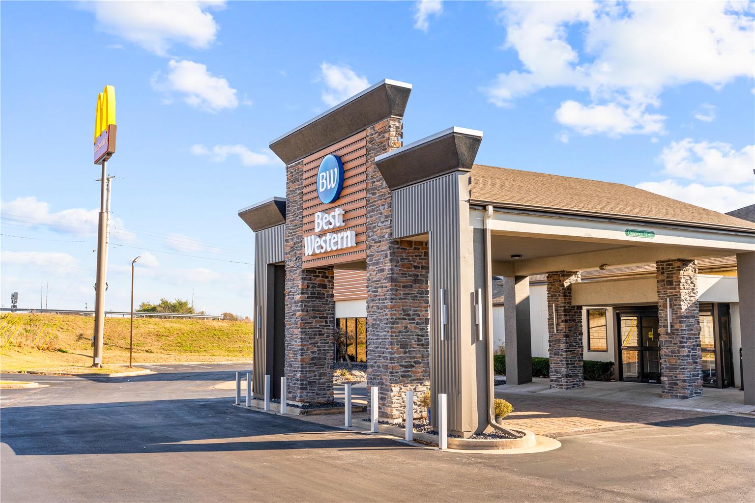 Best Western Courtview Hotel Image