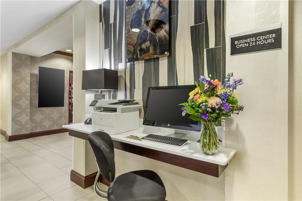 Best Western Plus River Escape Inn & Suites Image