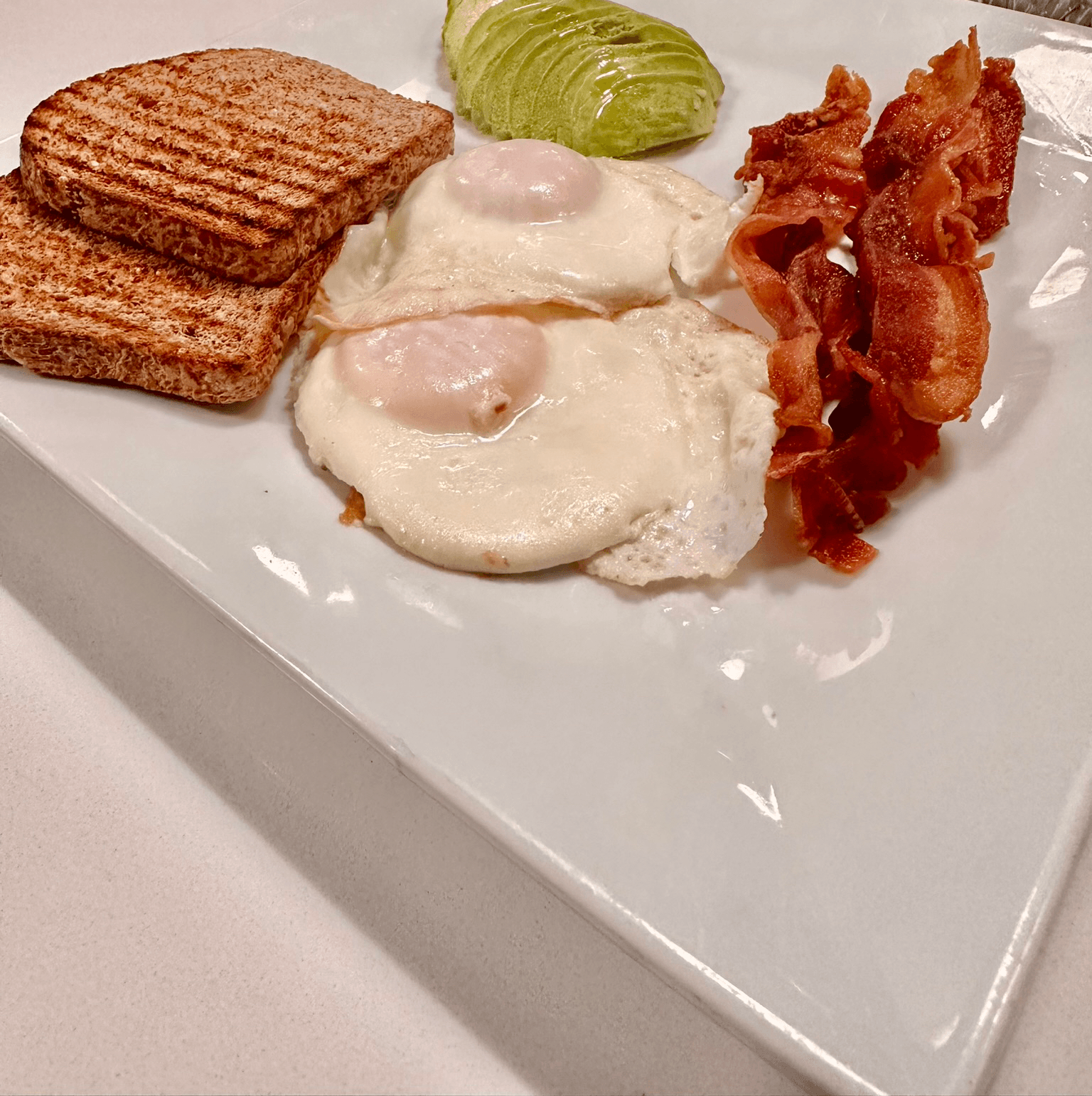 AMERICAN BREAKFAST (2 eggs, 2 Toast, Bacon)