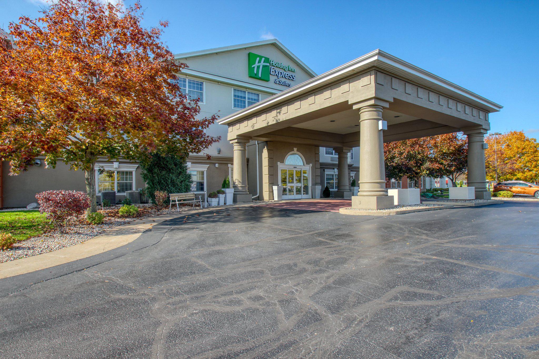 Holiday Inn Express & Suites Oshkosh-Sr 41 Photo