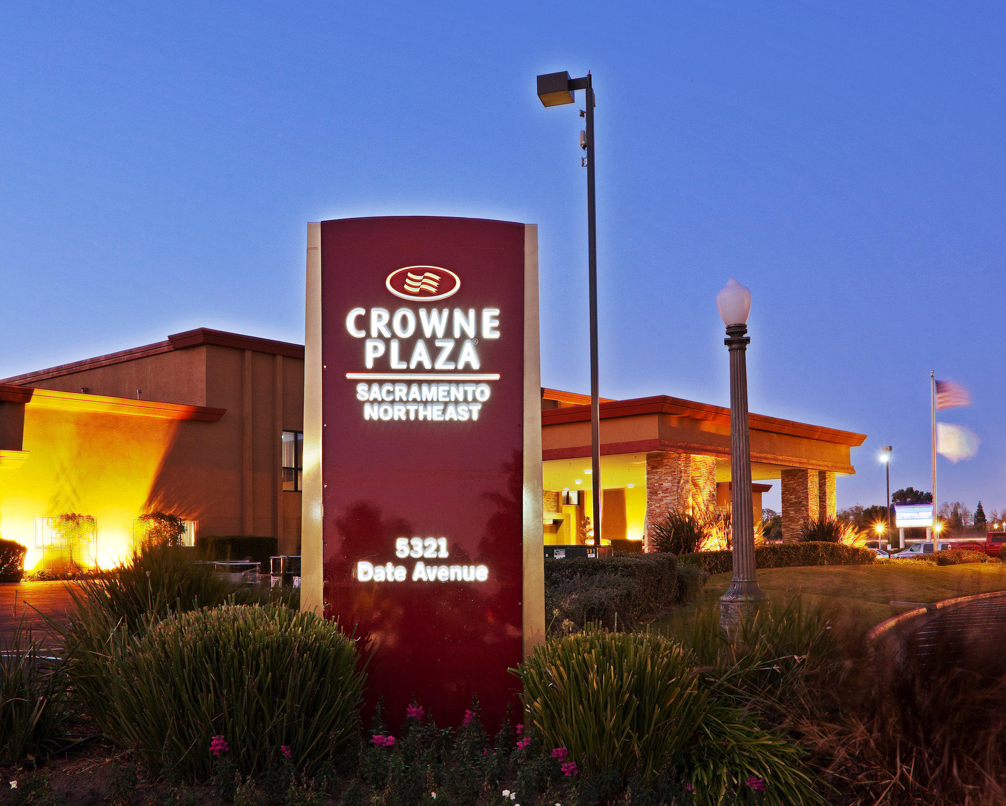 Crowne Plaza Sacramento Northeast Photo