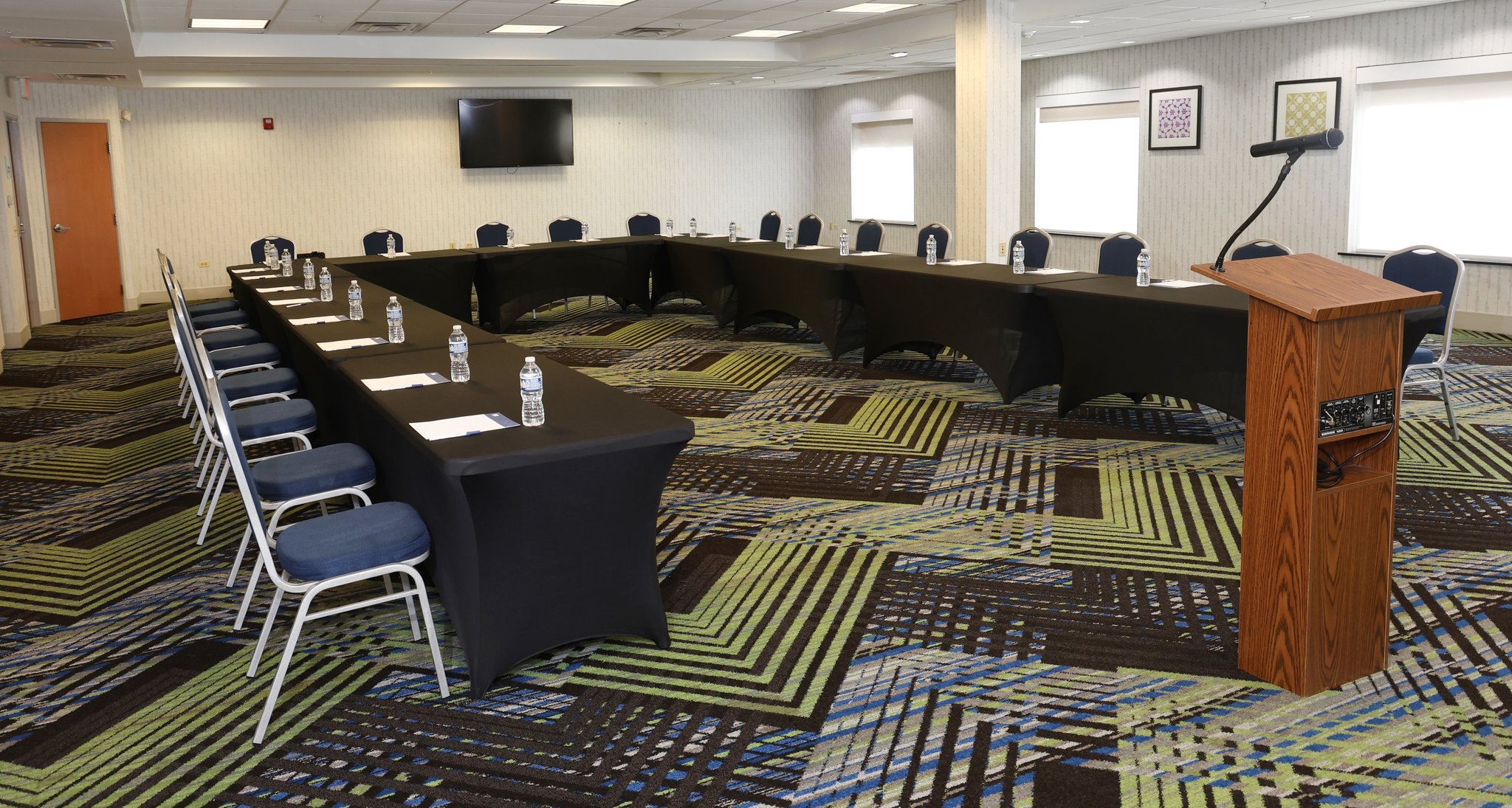 Holiday Inn Express & Suites Chicago North-Waukegan-Gurnee by IHG Image