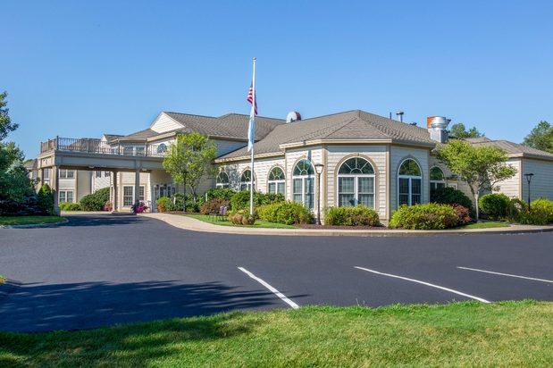 Images Benchmark Senior Living at Plymouth Crossings
