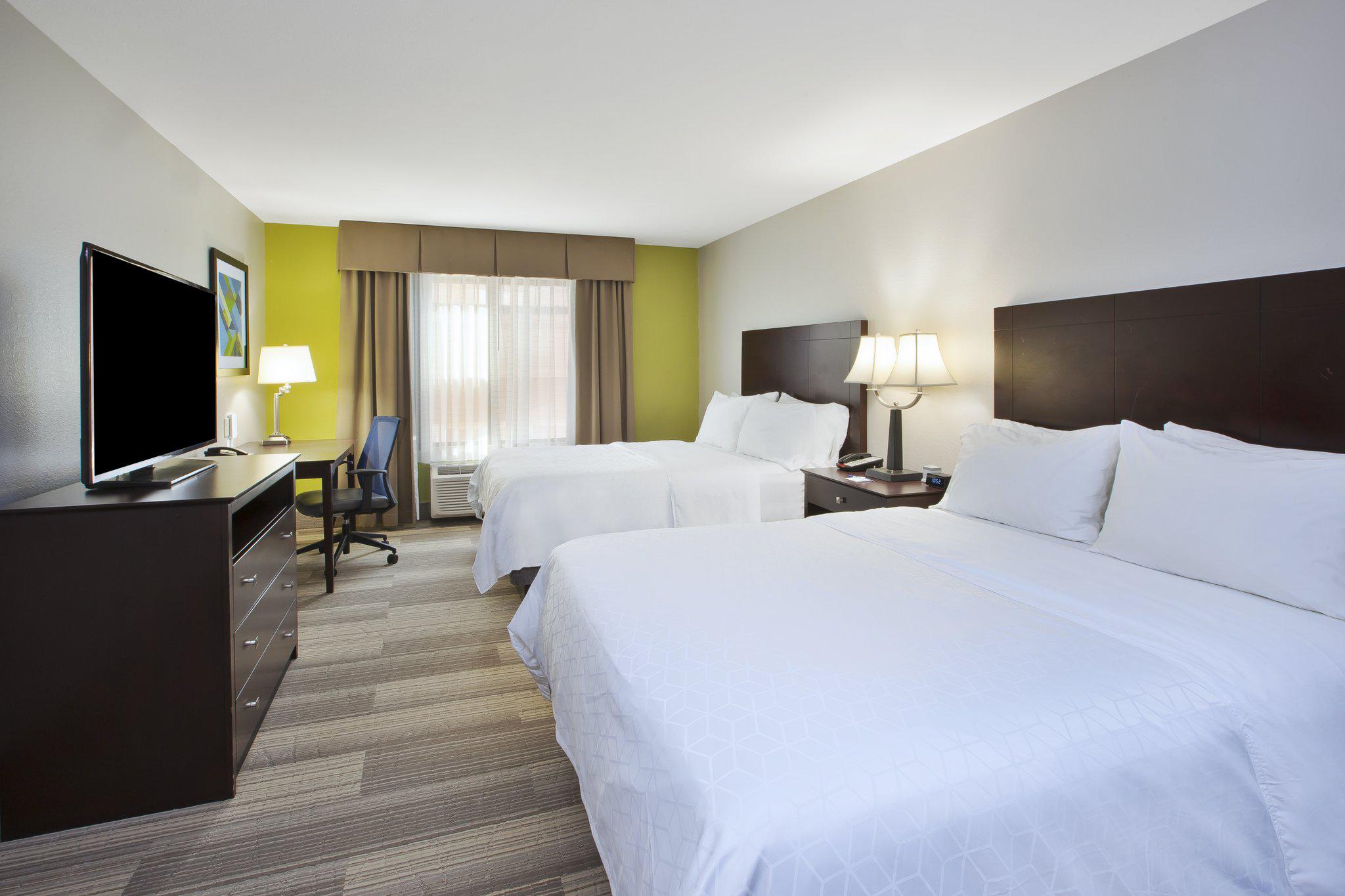 Holiday Inn Express & Suites Niles Photo