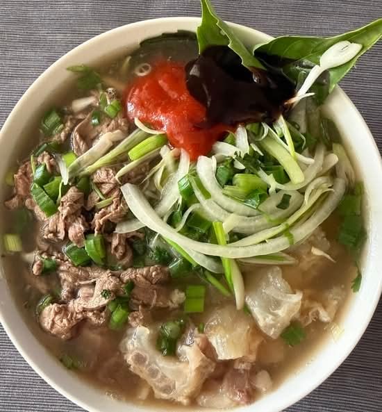 P9 - Rare Steak & Tendon Phở - Phở Tái, Gân