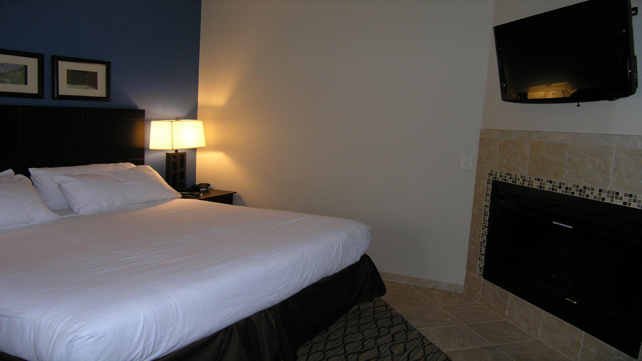 Holiday Inn Express & Suites Belle Vernon Photo