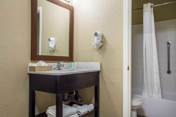 Images Comfort Inn & Suites at Talavi