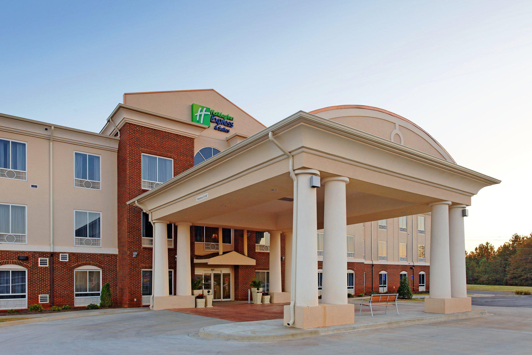 Holiday Inn Express & Suites Talladega Photo