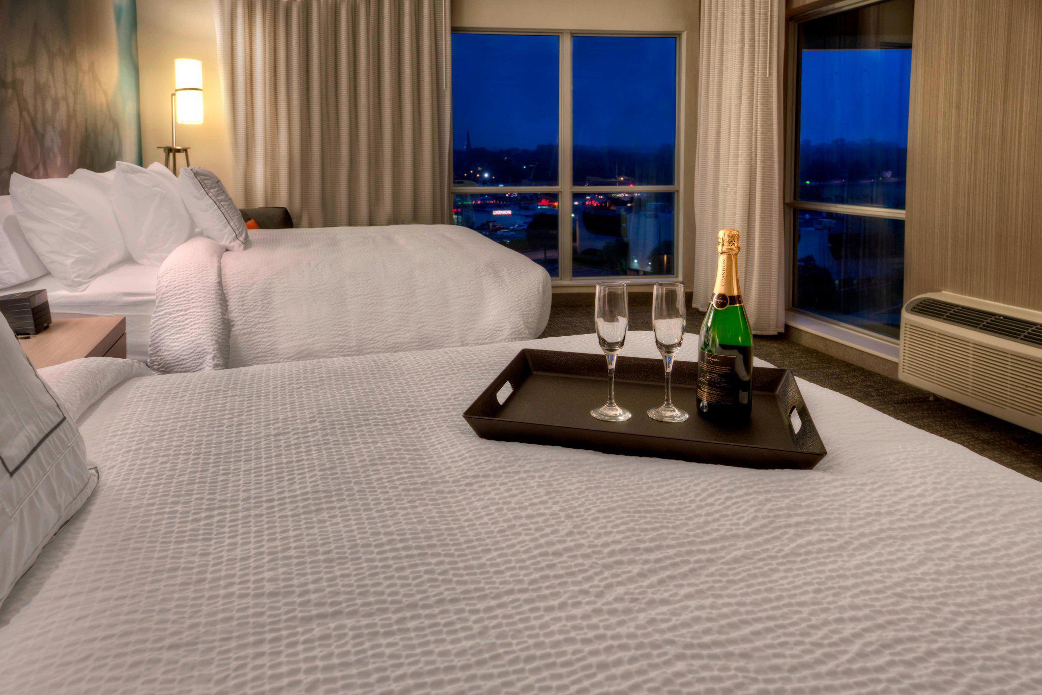 Courtyard by Marriott Westbury Long Island Photo