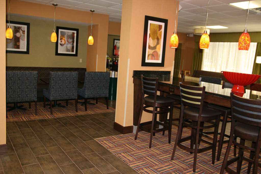 Hampton Inn Youngstown-North Image