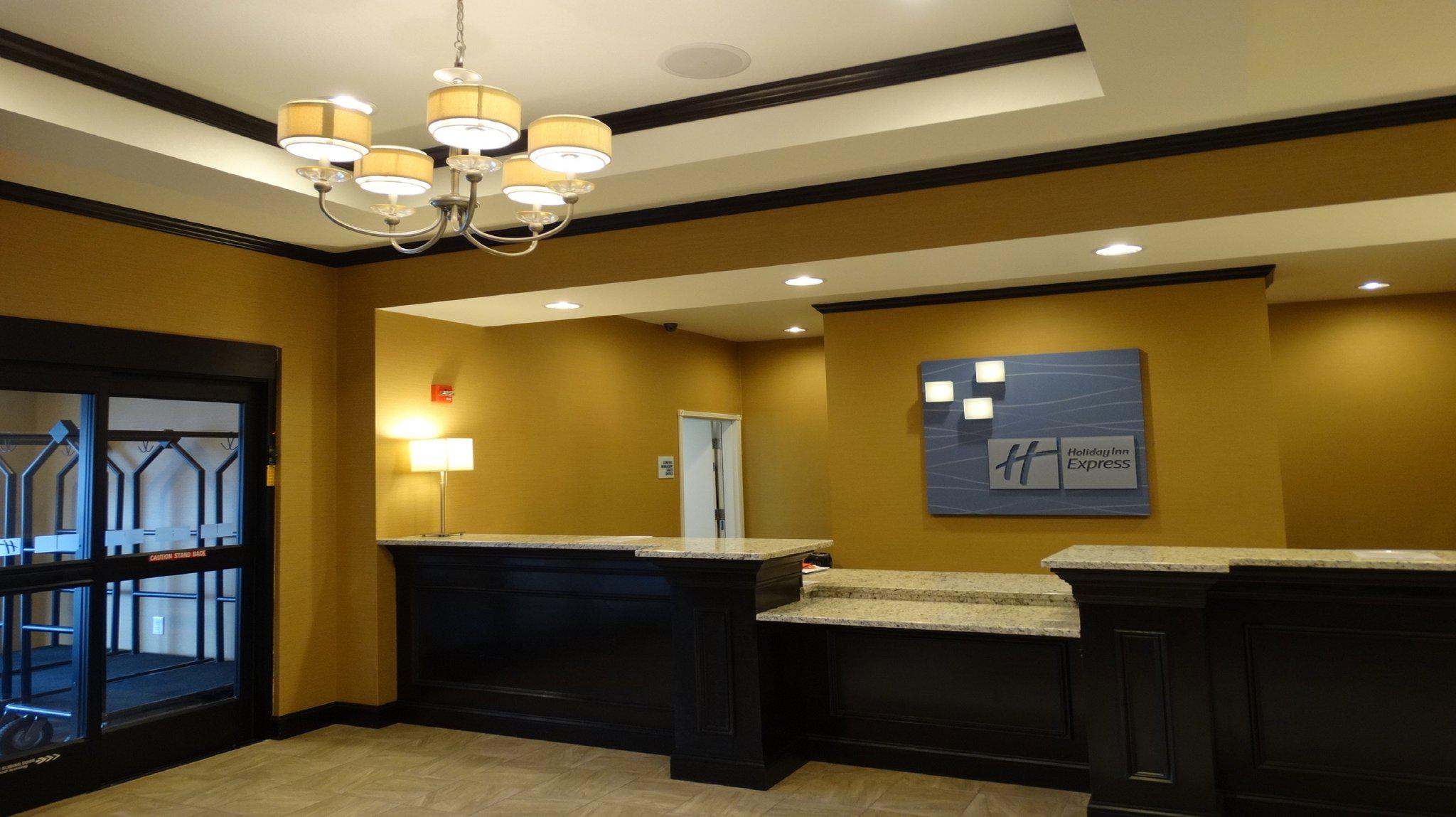 Holiday Inn Express & Suites Montgomery Photo