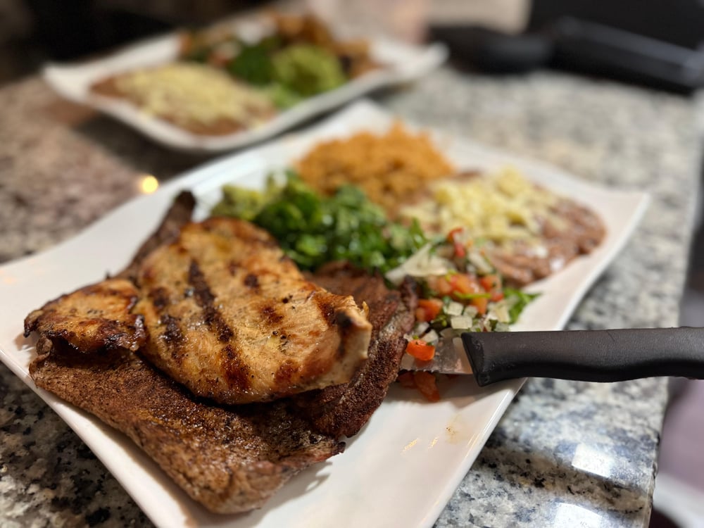 Carne Asada y Pollo