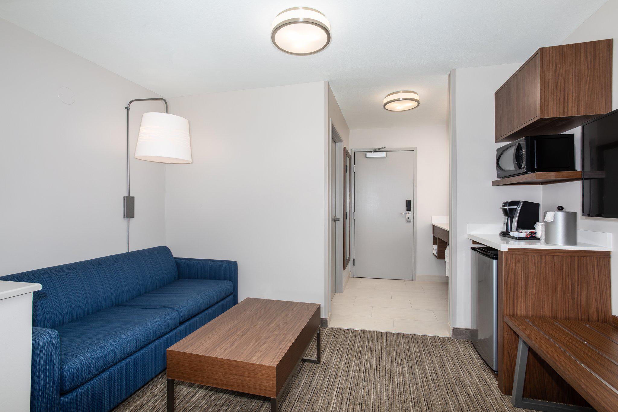 Holiday Inn Express & Suites Phoenix Tempe - University Photo