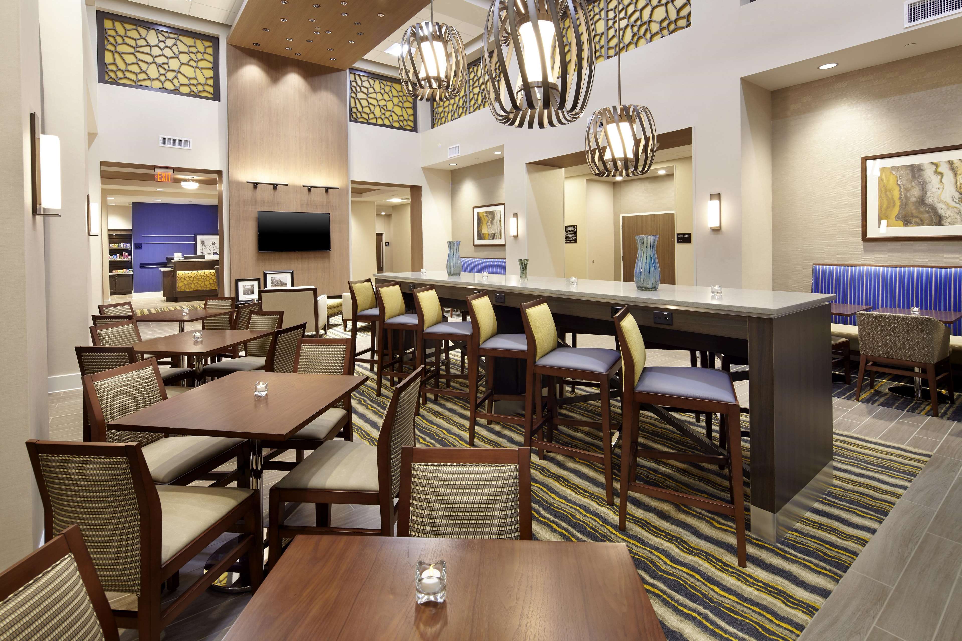 Hampton Inn & Suites Pittsburgh Airport South–Settlers Ridge Photo