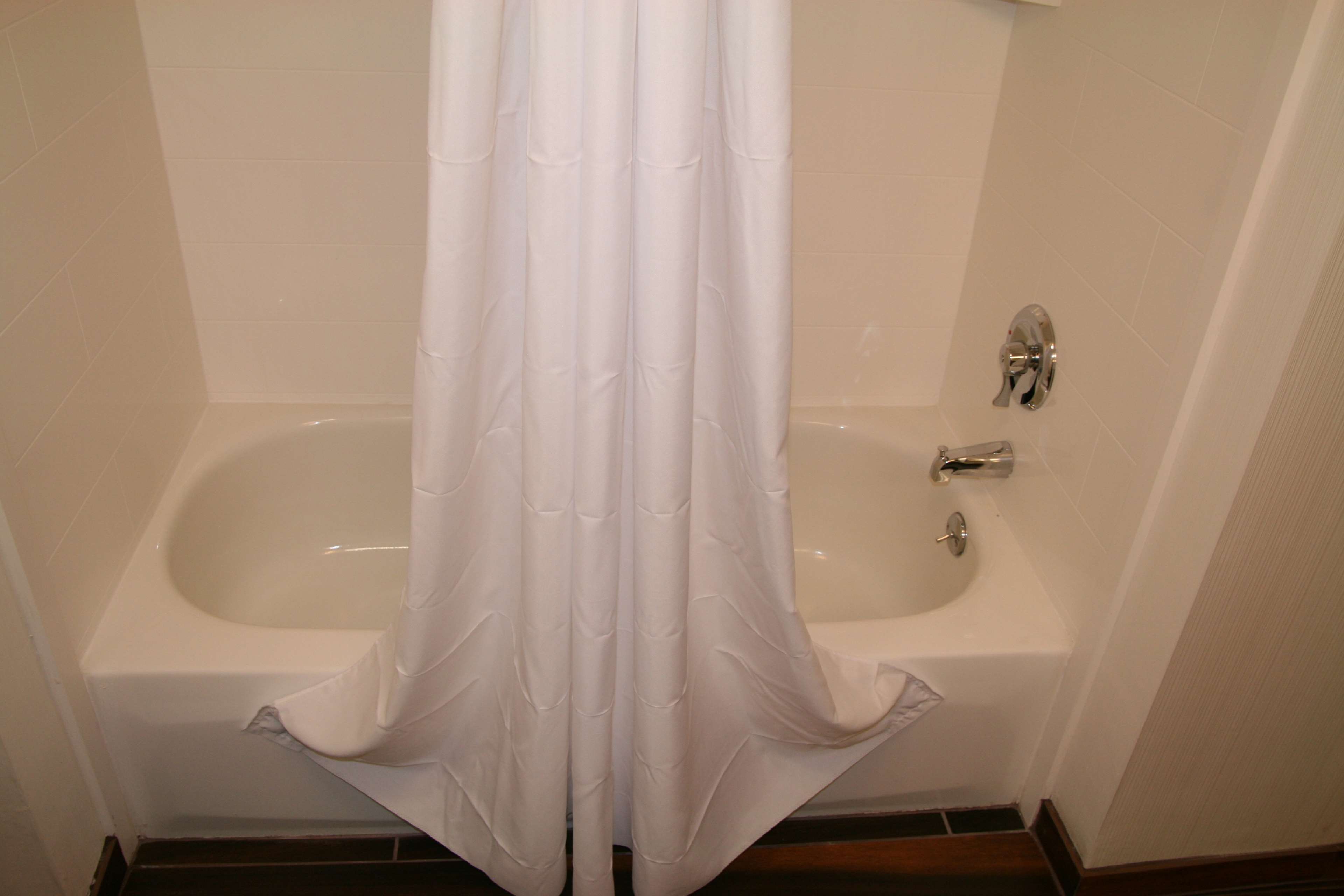 Guest room bath