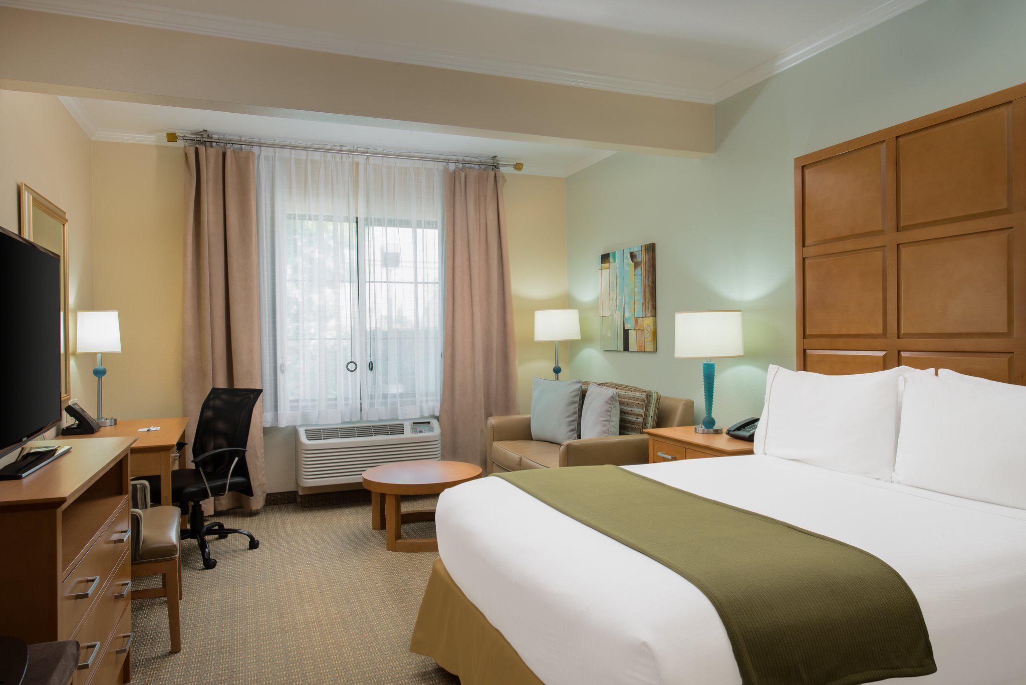 Holiday Inn Express & Suites Santa Clara - Silicon Valley Photo